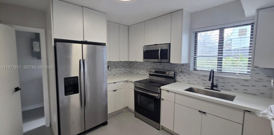 Дом в Норт-Майами-Бич, Флорида 3 спальни, 110.55м2 № 2042593