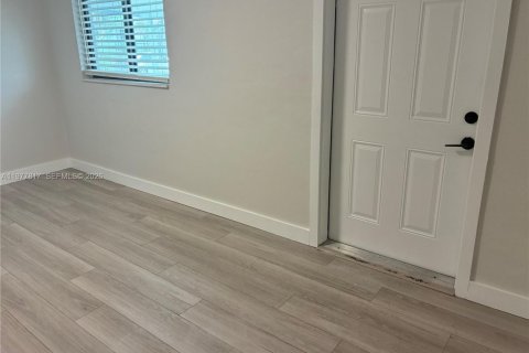 Снять в аренду виллу или дом в Норт-Майами-Бич, Флорида 3 спальни, 110.55м2, № 2042593 - фото 7