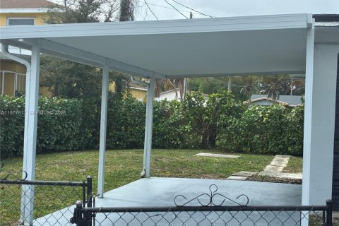 Снять в аренду виллу или дом в Норт-Майами-Бич, Флорида 3 спальни, 110.55м2, № 2042593 - фото 9