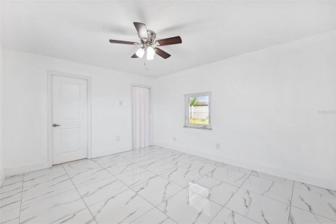 House in Tampa, Florida 4 bedrooms, 122.45 sq.m. № 1657065 - photo 17