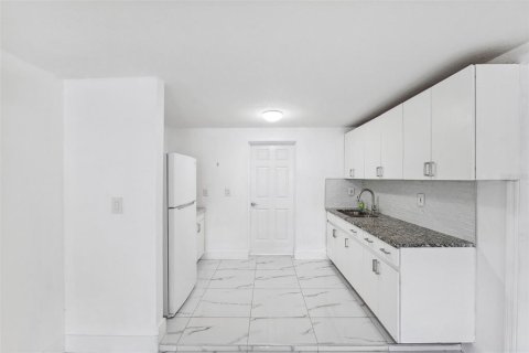 House in Tampa, Florida 4 bedrooms, 122.45 sq.m. № 1657065 - photo 23