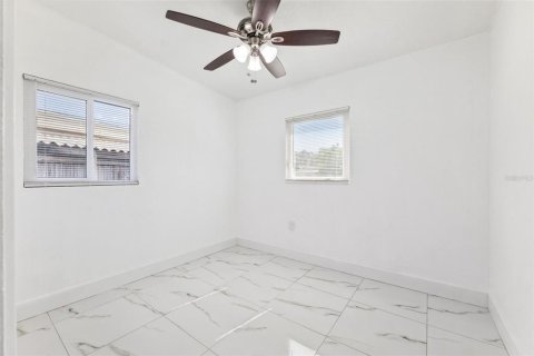 House in Tampa, Florida 4 bedrooms, 122.45 sq.m. № 1657065 - photo 9