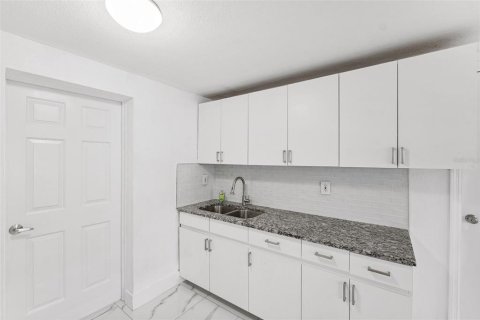 House in Tampa, Florida 4 bedrooms, 122.45 sq.m. № 1657065 - photo 22