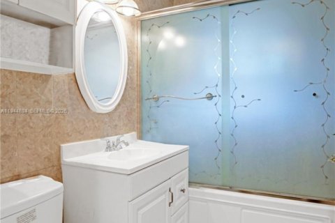 House in Lauderhill, Florida 3 bedrooms, 147.71 sq.m. № 2003181 - photo 19