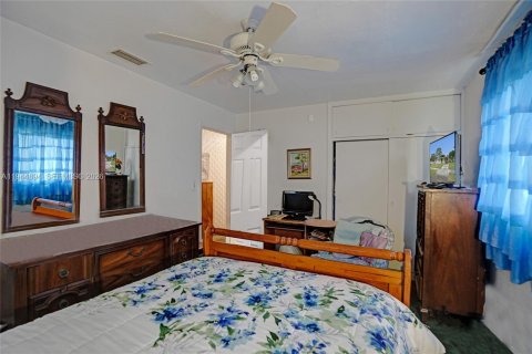 House in Lauderhill, Florida 3 bedrooms, 147.71 sq.m. № 2003181 - photo 23