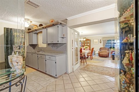 House in Lauderhill, Florida 3 bedrooms, 147.71 sq.m. № 2003181 - photo 6