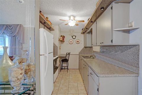 House in Lauderhill, Florida 3 bedrooms, 147.71 sq.m. № 2003181 - photo 7