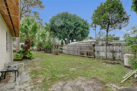 House in Lauderhill, Florida 3 bedrooms, 147.71 sq.m. № 2003181 - photo 4