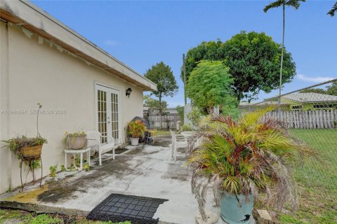 House in Lauderhill, Florida 3 bedrooms, 147.71 sq.m. № 2003181 - photo 27