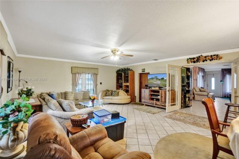 House in Lauderhill, Florida 3 bedrooms, 147.71 sq.m. № 2003181 - photo 14