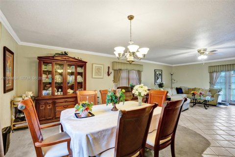 House in Lauderhill, Florida 3 bedrooms, 147.71 sq.m. № 2003181 - photo 12