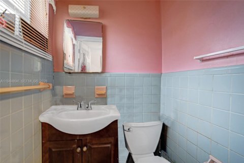 House in Lauderhill, Florida 3 bedrooms, 147.71 sq.m. № 2003181 - photo 25