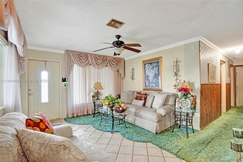 House in Lauderhill, Florida 3 bedrooms, 147.71 sq.m. № 2003181 - photo 3