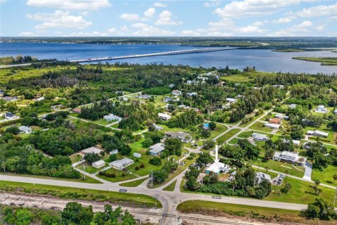 Купить виллу или дом в Пунта-Горда, Флорида 10 комнат, 114.08м2, № 2149023 - фото 25