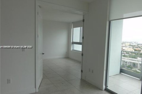 Снять в аренду кондоминиум в Майами, Флорида 2 спальни, 100.98м2, № 1947591 - фото 3