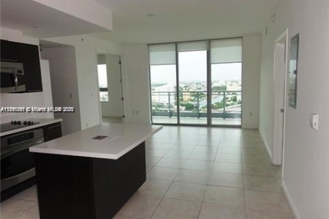 Снять в аренду кондоминиум в Майами, Флорида 2 спальни, 100.98м2, № 1947591 - фото 2