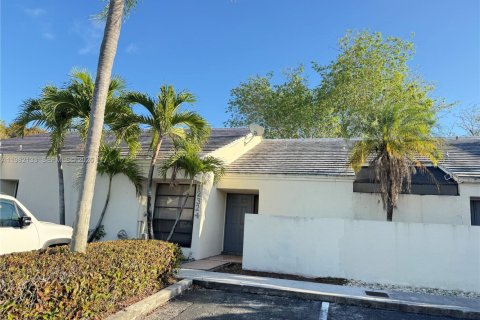 Купить виллу или дом в Майами, Флорида 2 спальни, 117.15м2, № 2047128 - фото 2