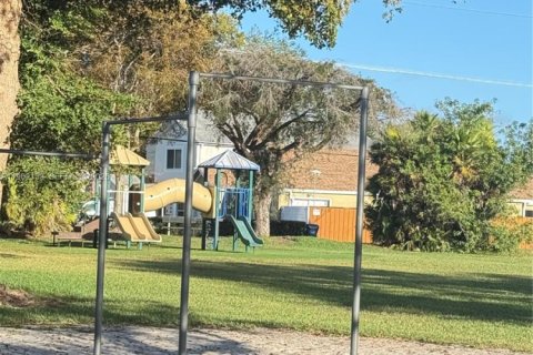 Купить виллу или дом в Майами, Флорида 2 спальни, 117.15м2, № 2047128 - фото 9