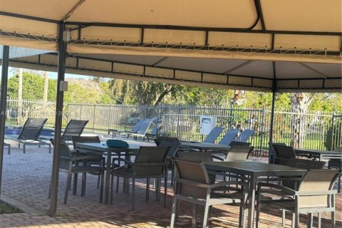 Купить виллу или дом в Майами, Флорида 2 спальни, 117.15м2, № 2047128 - фото 11