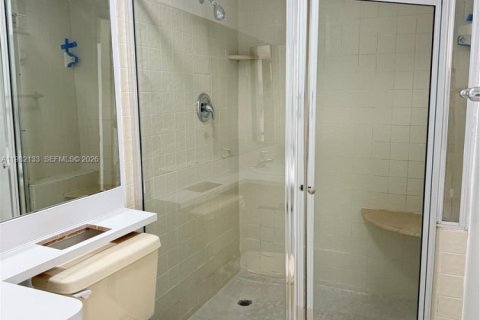 Купить виллу или дом в Майами, Флорида 2 спальни, 117.15м2, № 2047128 - фото 12