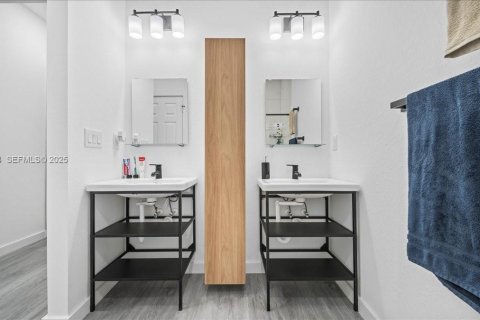 Villa ou maison à vendre à Cape Coral, Floride: 3 chambres, 141.86 m2 № 2040408 - photo 19