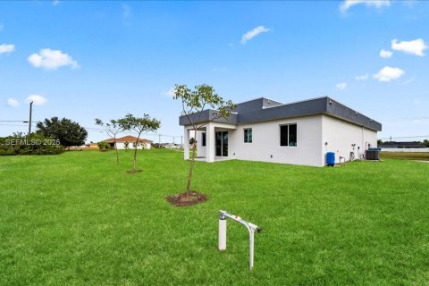 Villa ou maison à vendre à Cape Coral, Floride: 3 chambres, 141.86 m2 № 2040408 - photo 24