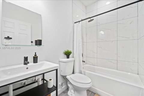 Villa ou maison à vendre à Cape Coral, Floride: 3 chambres, 141.86 m2 № 2040408 - photo 6