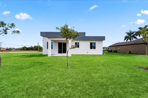 Villa ou maison à vendre à Cape Coral, Floride: 3 chambres, 141.86 m2 № 2040408 - photo 23