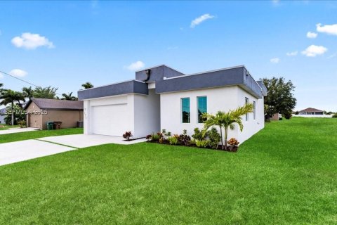 Villa ou maison à vendre à Cape Coral, Floride: 3 chambres, 141.86 m2 № 2040408 - photo 26
