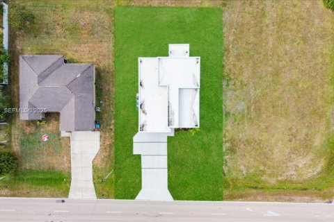 Villa ou maison à vendre à Cape Coral, Floride: 3 chambres, 141.86 m2 № 2040408 - photo 29