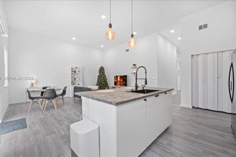 Villa ou maison à vendre à Cape Coral, Floride: 3 chambres, 141.86 m2 № 2040408 - photo 14