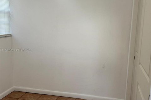 Villa ou maison à louer à Miami, Floride: 2 chambres, 102.19 m2 № 1984088 - photo 7