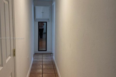 Villa ou maison à louer à Miami, Floride: 2 chambres, 102.19 m2 № 1984088 - photo 8