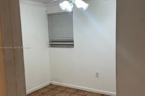 Villa ou maison à louer à Miami, Floride: 2 chambres, 102.19 m2 № 1984088 - photo 9