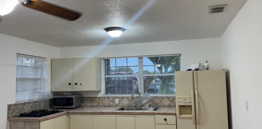 Villa ou maison à Miami, Floride 2 chambres, 102.19 m2 № 1984088