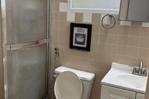 Villa ou maison à louer à Miami, Floride: 2 chambres, 102.19 m2 № 1984088 - photo 4