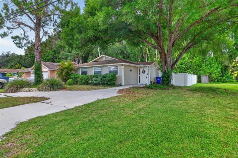 House in Palm Harbor, Florida 2 bedrooms, 95.69 sq.m. № 2200167