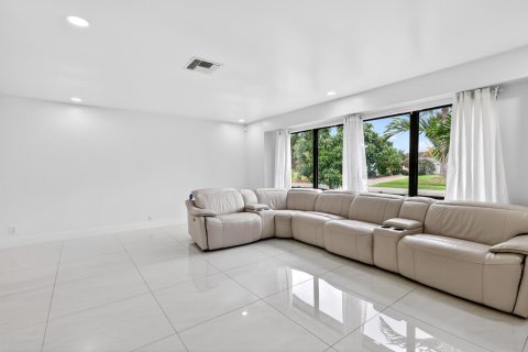 House in Haverhill, Florida 4 bedrooms, 189.8 sq.m. № 2245687 - photo 8