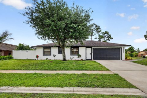House in Haverhill, Florida 4 bedrooms, 189.8 sq.m. № 2245687 - photo 27