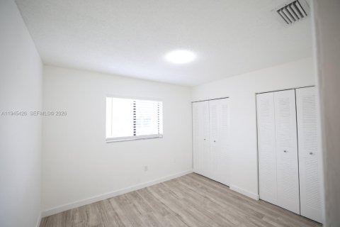 Apartment in Hialeah, Florida 2 bedrooms, 74.32 sq.m. № 2001829 - photo 8