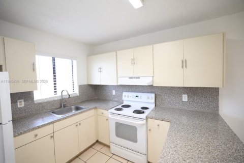 Apartment in Hialeah, Florida 2 bedrooms, 74.32 sq.m. № 2001829