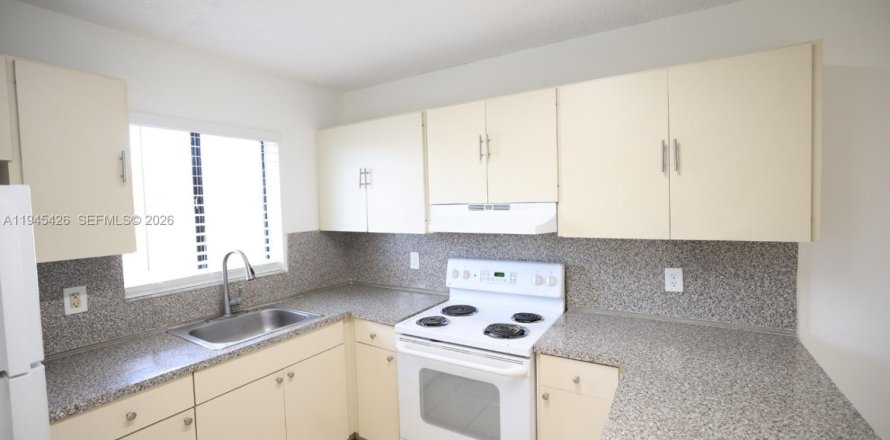 Apartment in Hialeah, Florida 2 bedrooms, 74.32 sq.m. № 2001829