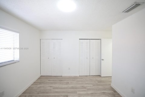 Apartment in Hialeah, Florida 2 bedrooms, 74.32 sq.m. № 2001829 - photo 10