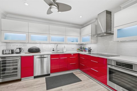 Villa ou maison à vendre à Wilton Manors, Floride: 3 chambres, 162.58 m2 № 1989792 - photo 1