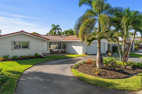 House in Wilton Manors, Florida 3 bedrooms, 162.58 sq.m. № 1989792
