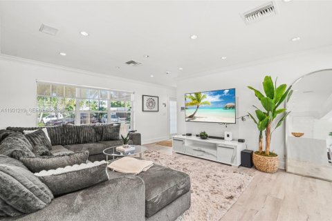 Casa en venta en Wilton Manors, Florida, 3 dormitorios, 162.58 m2 № 1989792 - foto 25