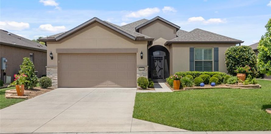 House in Ocala, Florida 2 bedrooms, 188.68 sq.m. № 1780542