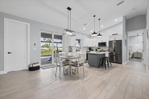 Villa ou maison à vendre à Cape Coral, Floride: 3 chambres, 153.94 m2 № 2430442 - photo 7