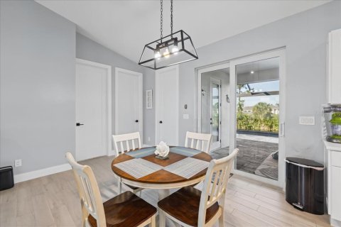 Villa ou maison à vendre à Cape Coral, Floride: 3 chambres, 153.94 m2 № 2430442 - photo 10