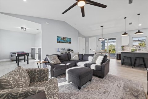 Villa ou maison à vendre à Cape Coral, Floride: 3 chambres, 153.94 m2 № 2430442 - photo 5